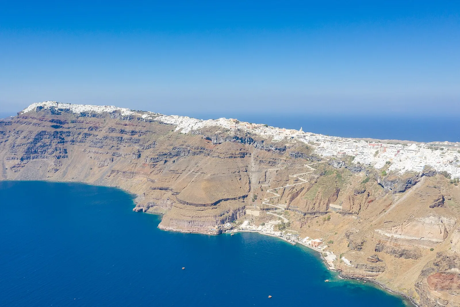 Το παλιό λιμάνι και τα Φηρά από ψηλά